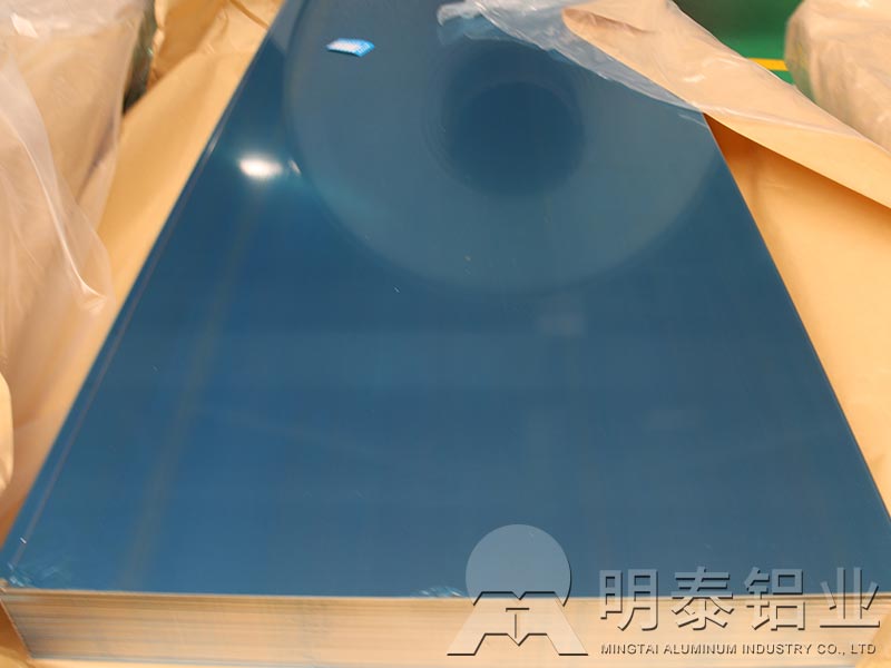大海中远航者舰船，铝合金船舶龙骨助力起航